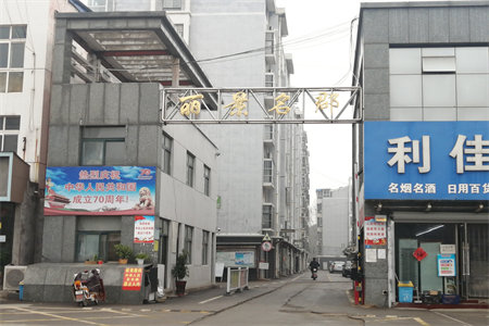 四海馨城三楼精装带储藏室2室2厅1卫100㎡双证齐全78